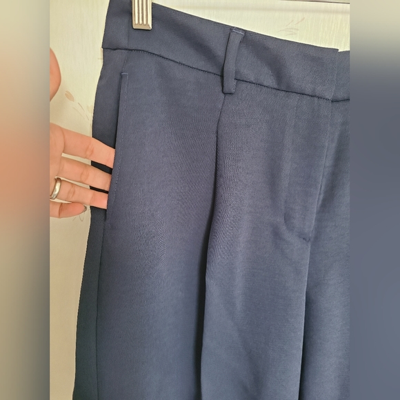 RW&Co Size 6, high-rise navy blue shorts 💙 - Picture 7 of 7